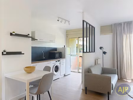 à louer - studio meublé avec vue sur le parc du mail ? coeur de ville de cholet