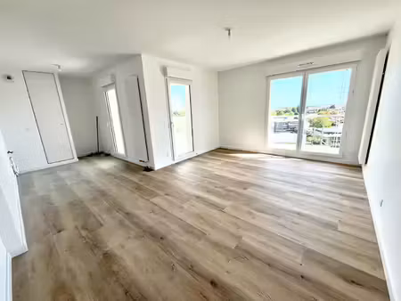 location appartement 3 pièces  65.76m²  vannes