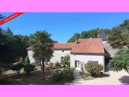 maison ancienne en pierre de 276 m² coeur de civray