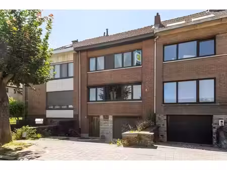 maison bel-étage avec garage et jardin