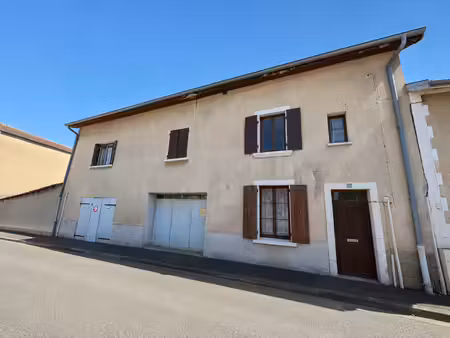 maison de caractère à réinventer avec terrain et garage  pr