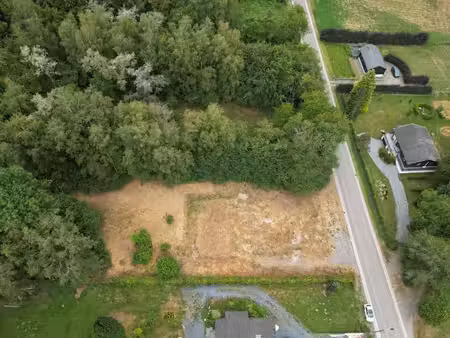terrain à bâtir de 53 ares permettant le plain-pied à gouvy