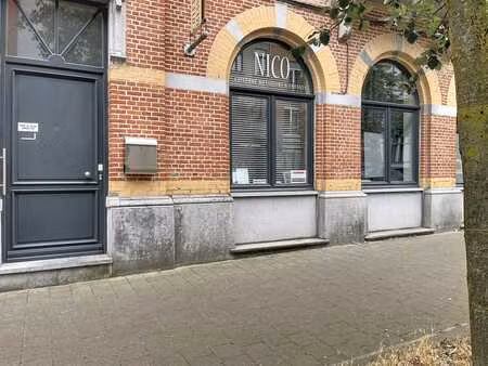 rez commercial de charme – 60 m²-face ecole