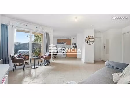à vendre – grand t1 de 34.72 m² avec terrasse  parking et piscine – saint-andré-de-la-roch