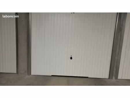 garage box dans résidence sécurisée