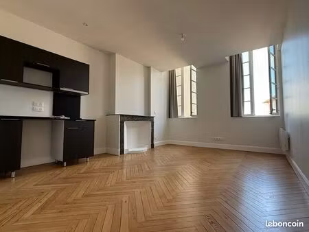 studio 1 pièce 33 m²