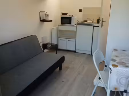 loue studio 13m2 dans maison jardin terrasse entrée indépendante pour étudiants dans maiso