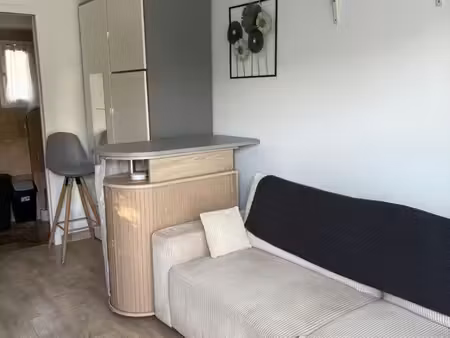 loue studio 25m rdj meublé