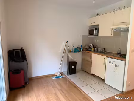 studio 1 pièce 28 m²