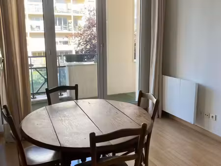 t2 vieux lille dans résidence securisee avec gardien + balcon + garage + cave