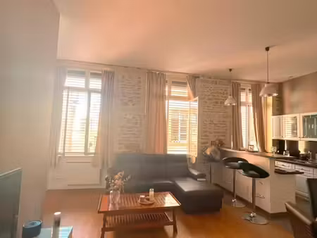 à louer un très joli appartement meublé