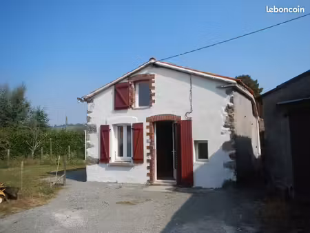 location maison 100m2   3 chambres  jardin proximité pouzauges