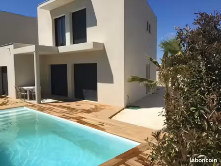 villa moderne près de la plage