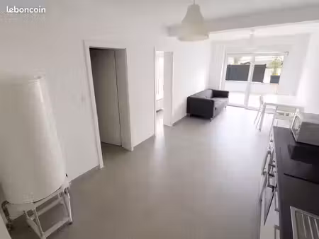résidence de standing f2 meublé avec terrasse et place de parking privative