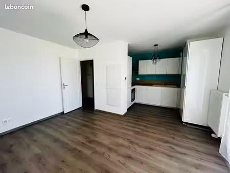 appartement t2 43m2 avec grand balcon et 2 parking