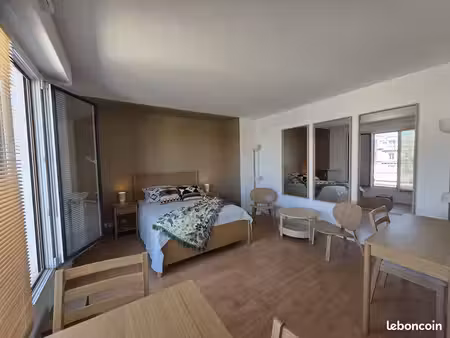 superbe studio avec grande terrasse oberkampf reference-oberkampf