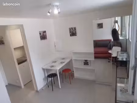 studio meublé  idéal étudiante à 200m hcl/ lyon sud  à 500m ifsi clémenceau