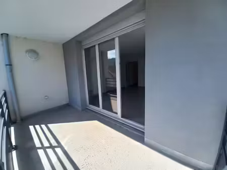 location appartement 2 pièces 52 m² à grenoble (38000)  636 €