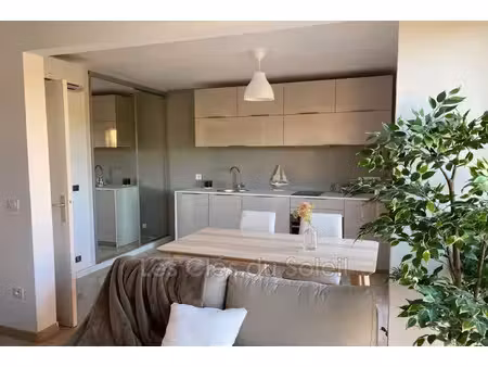 location meublée appartement 1 pièce 25 m² à hyeres (83400)  670 €