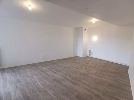 location appartement 3 pièces 64.3 m² à aytre (17440)  945 €