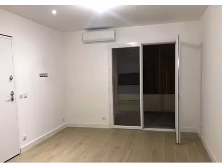 location appartement 1 pièce 25 m² à nice (06000)  715 €