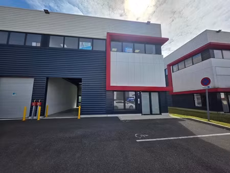 location locaux professionnels 1 pièce 190 m² à chanteloup-en-brie (77600)  2 735 €