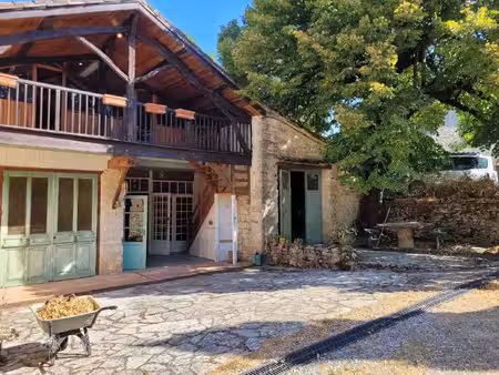 charmante maison de campagne familiale sur un terrain de plus de 6000 m²  à 10 minutes de 