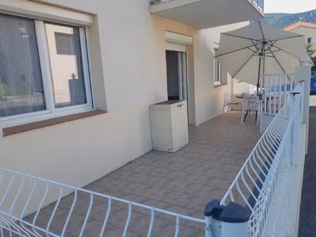 f2 rez de chaussée  grande terrasse  cave  possibilité park