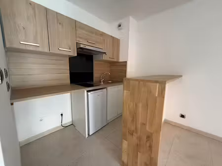 location appartement 2 pièces 44.9 m² à saint-raphael (83700)  800 €