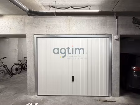 à vendre box de stationnement fermé et sécurisé