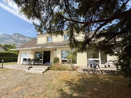 agréable maison individuelle de 170 m2 sur 800 m2 de terrain