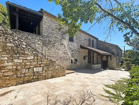 jolie maison en pierre restaurée de 3 chambres avec vue