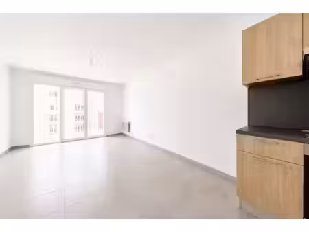 location appartement 3 pièces 62 m² à nice (06000)  1 205 €