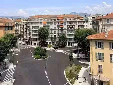 location meublée appartement 2 pièces 33.3 m² à nice (06000)  1 230 €