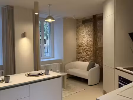 location meublée appartement 3 pièces 45 m² à strasbourg (67000)  1 390 €