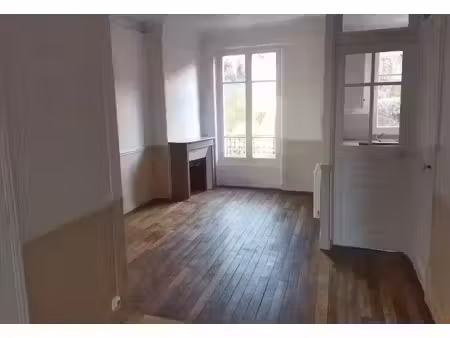 location appartement 3 pièces 51 m² à versailles (78000)  1 400 €