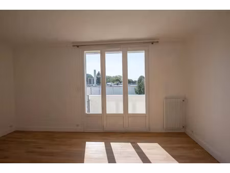 location appartement 4 pièces 82.89 m² à saint-cyr-l'ecole (78210)  1 900 €
