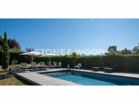 villa avec piscine et jardin cuvat (74)