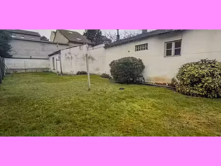 terrain nanterre (92)