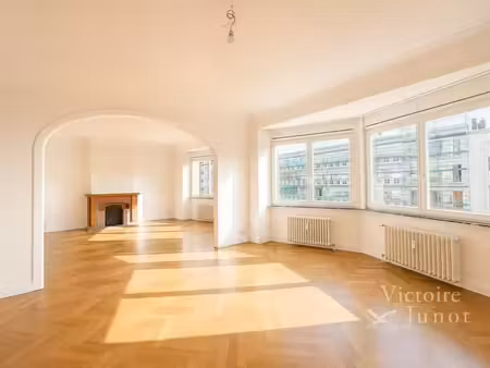 solbosch : appartement rénové 3 chambres + terrasse