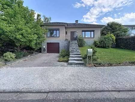 charmant bungalow avec 3 chambres et beau jardin
