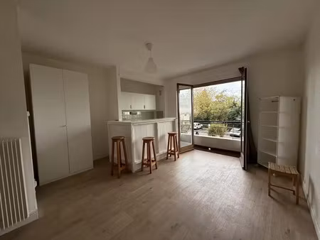 location appartement 1 pièce 24 m² à clamart (92140)  725 €