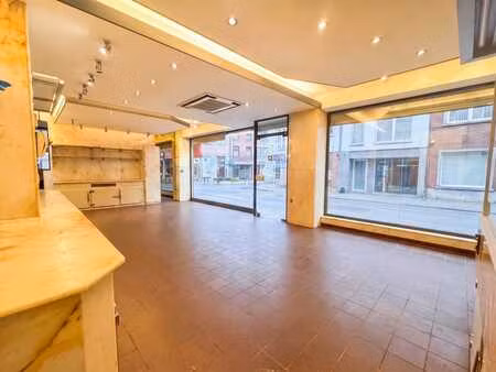 immeuble commercial de 300m² avec visibilité parfaite