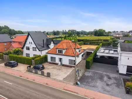 ruime  recente gerenoveerde gezinswoning met 4 slaapkamer...