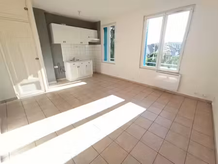 location appartement 2 pièces 42 m² à montluçon (03100)  325 €