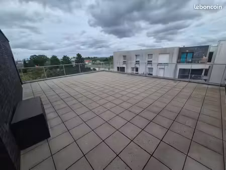 à louer – superbe t3 de 79 m² avec terrasse de 80 m² – dernier étage – 1 parkings