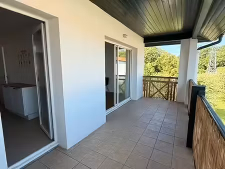 t3 de 63 m2 avec terrasse de 12 m2 + cave privative