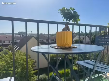 appartement t2 meublé avec balcons disponible pour une durée de 9 mois
