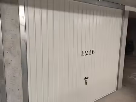 garage/box fermé à louer - st genis pouilly (résidence i'archipel) 150/mois