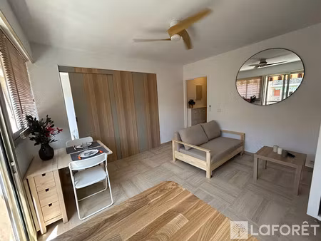 location meublée appartement 2 pièces 28.02 m² à hyeres (83400)  600 €